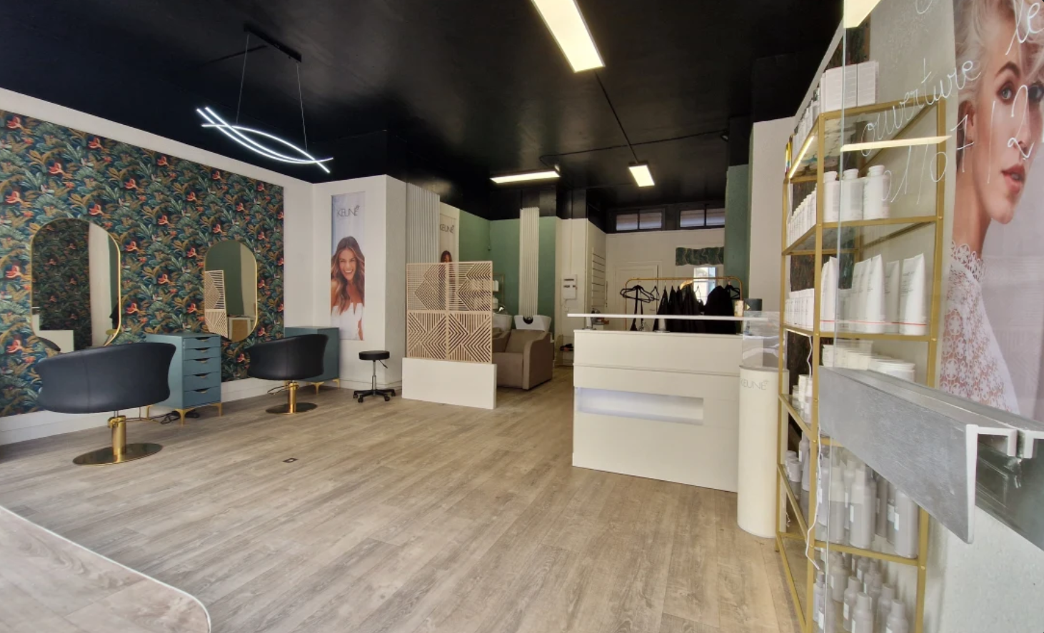 Intérieur du salon Hair Beauty Studio à Tours